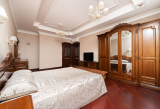 Which Wayfair Bedroom Furniture Is Best for Small Spaces?